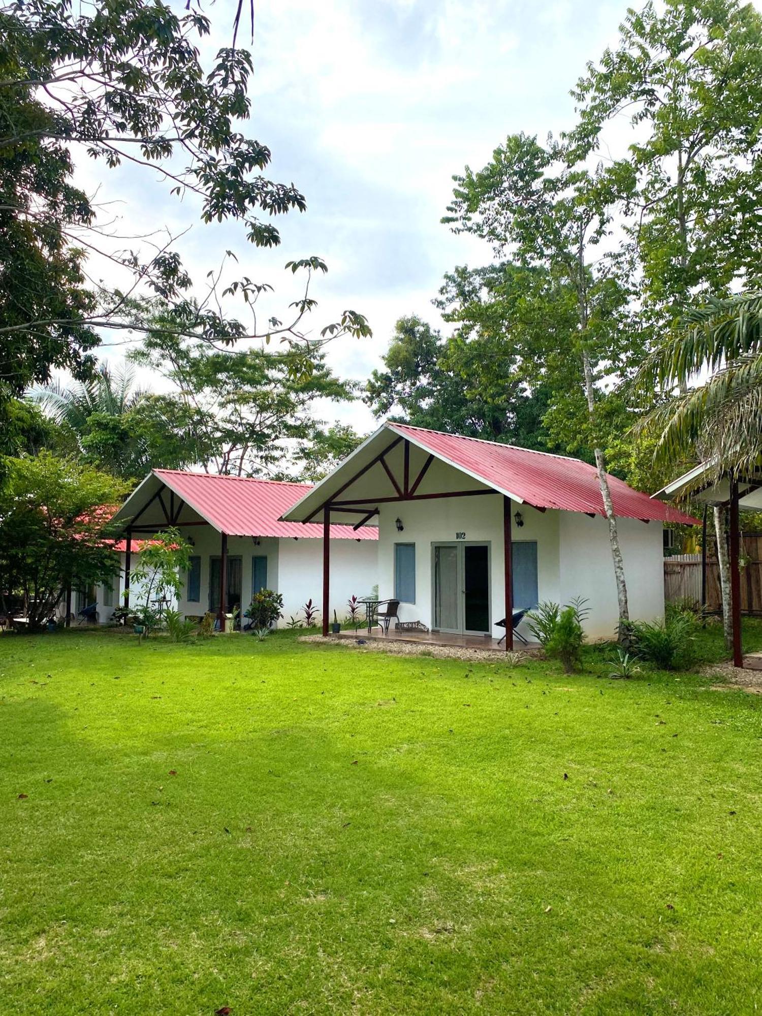 Chaikoni Lodge Pucallpa Exterior photo